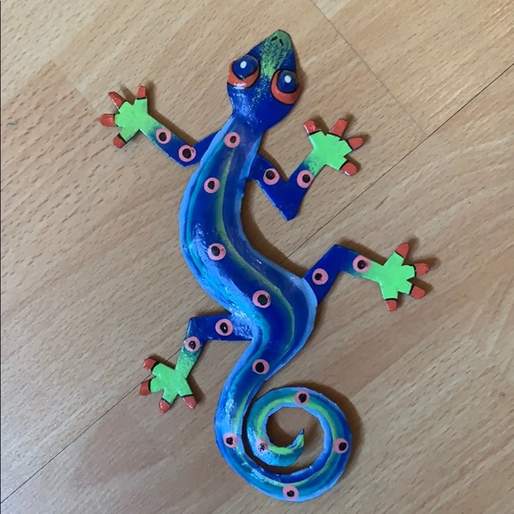 COPY - SOLD. Hand painted gecko
No longer available - Picture 1 of 3